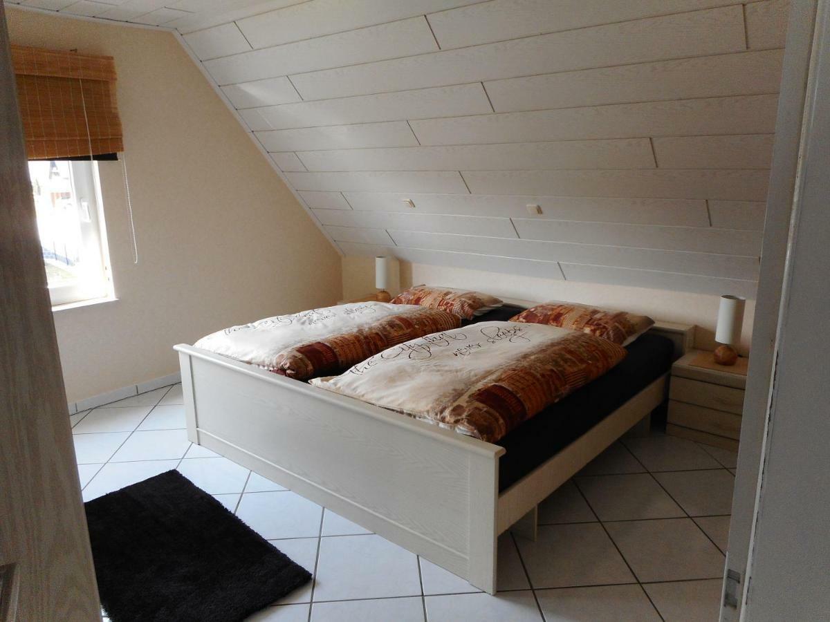 Modernes Ferienhaus Der Besonderen Art Mit Garten Льоне Екстериор снимка