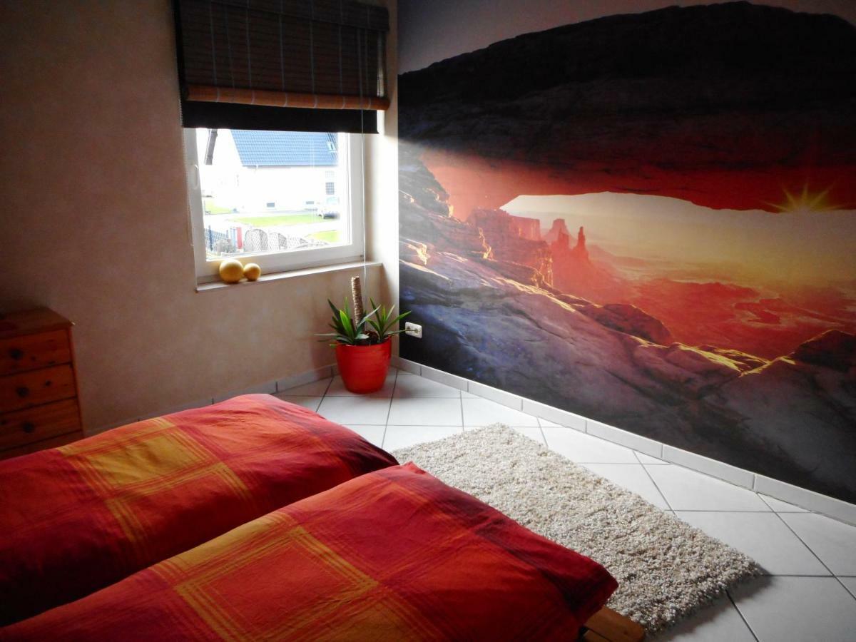 Modernes Ferienhaus Der Besonderen Art Mit Garten Льоне Екстериор снимка